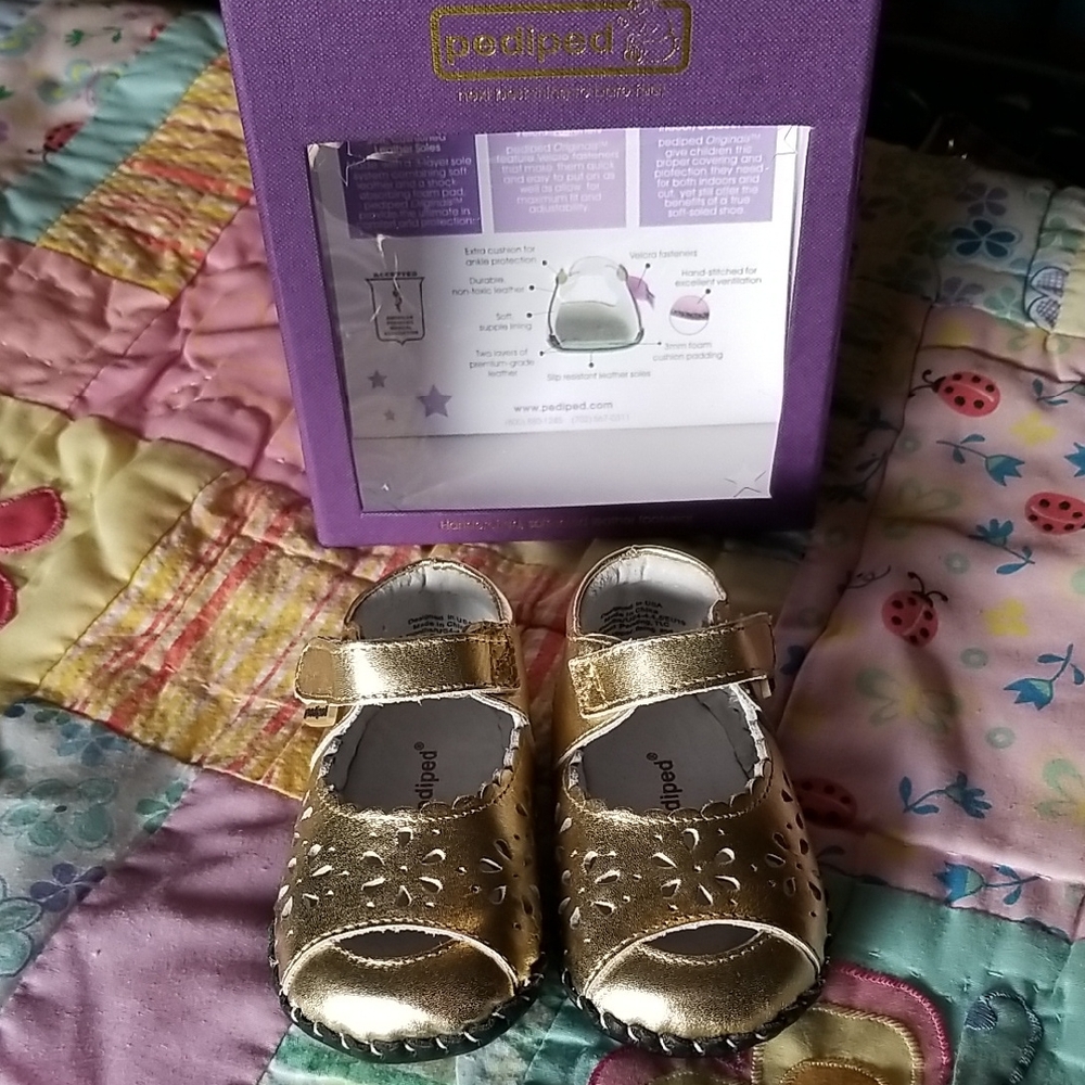 Pediped Shimmering Gold Baby Shoes. New in Box 0-6 Month